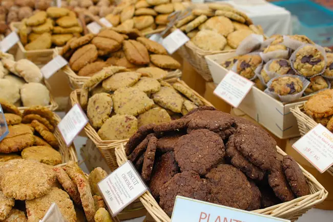 Etal de biscuits bio sur le salon Bionazur à Nice
