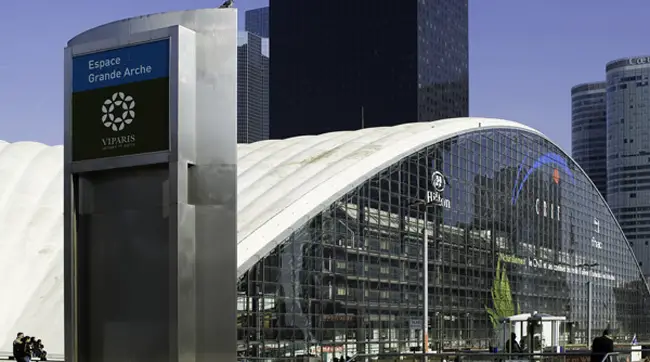 Espace grande arche à Paris la Défense