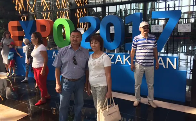 Visiteurs-Kazakhs-expo-Astana